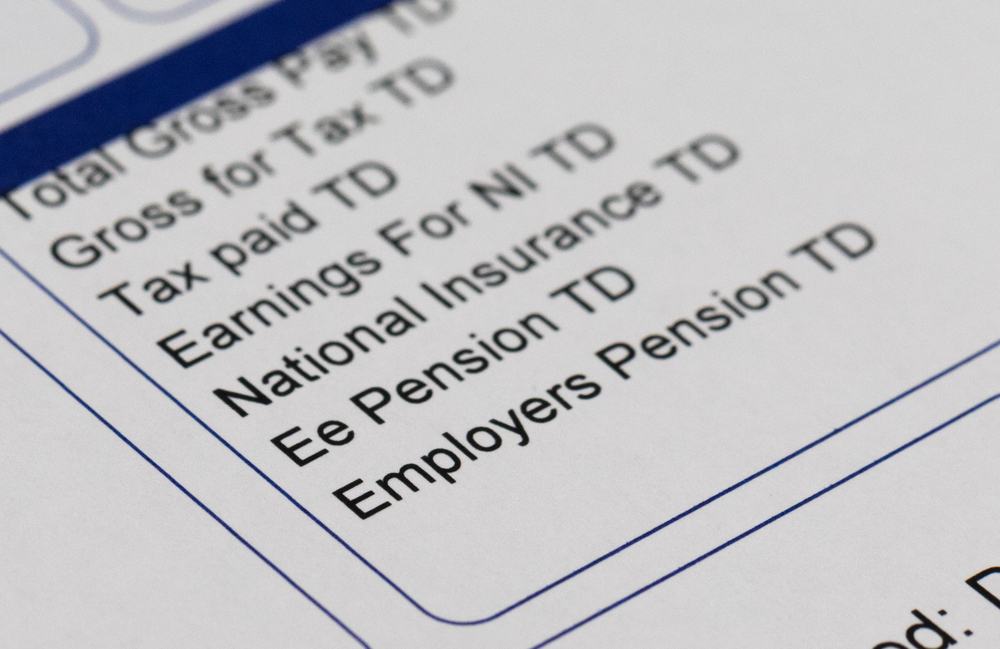 What are financial documents never to throw in the trash?